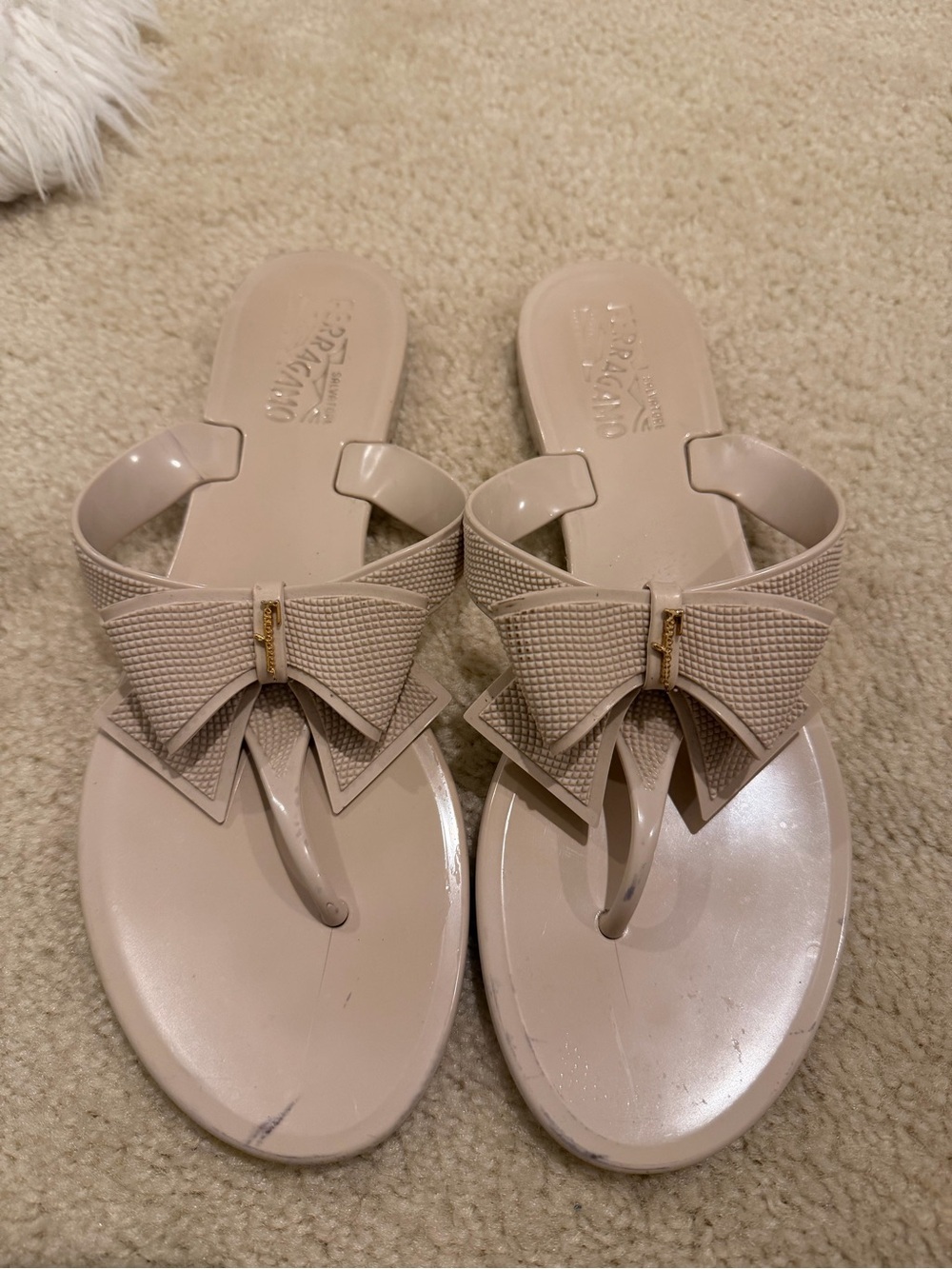 Ferragamo Bow-Accent Women’s Thong Sandals in Nude
